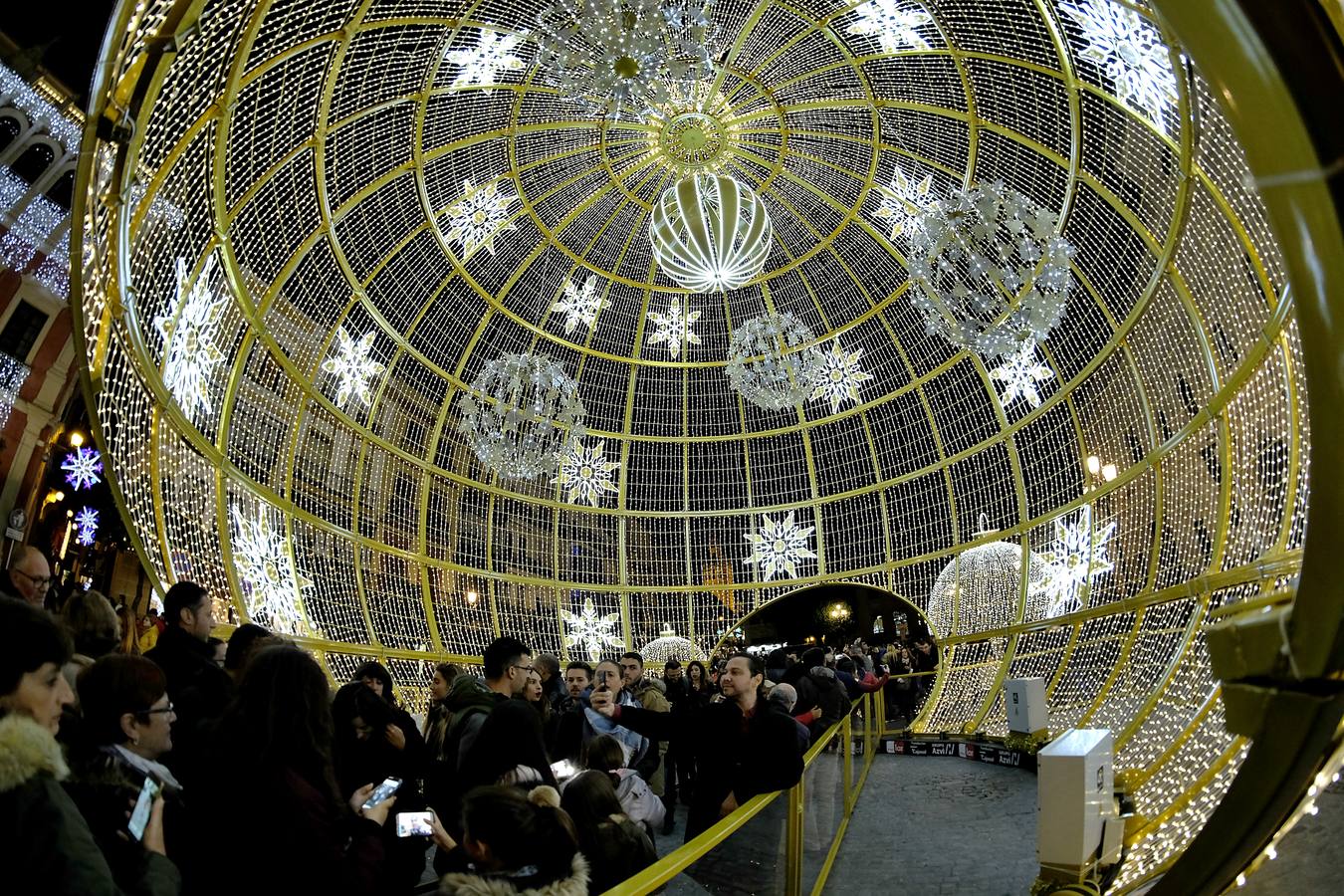 El alumbrado de la iluminación navideña de Sevilla, en imágenes