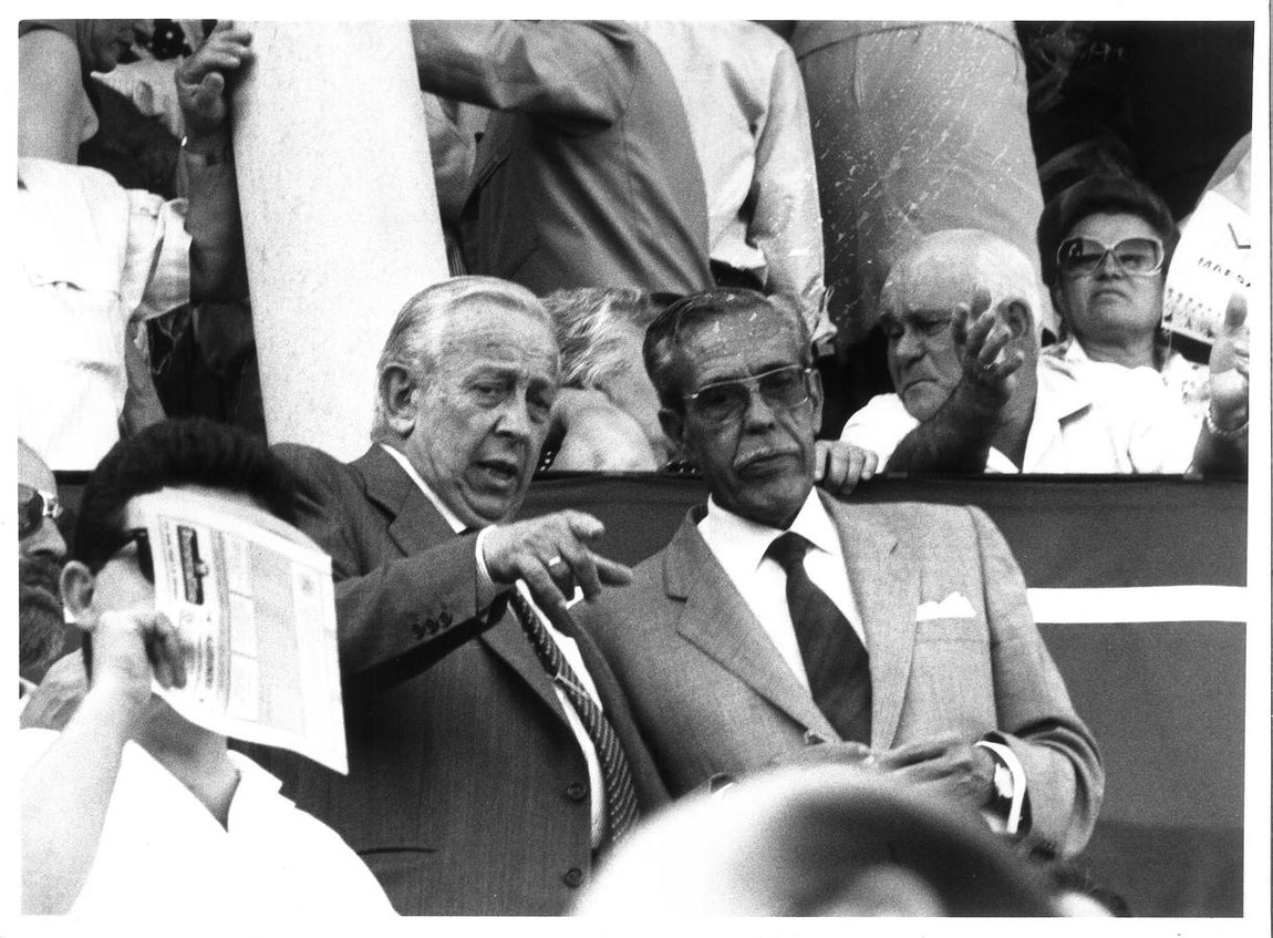 En los tendidos de la  plaza de toros de la Maestranza  como un aficionado más