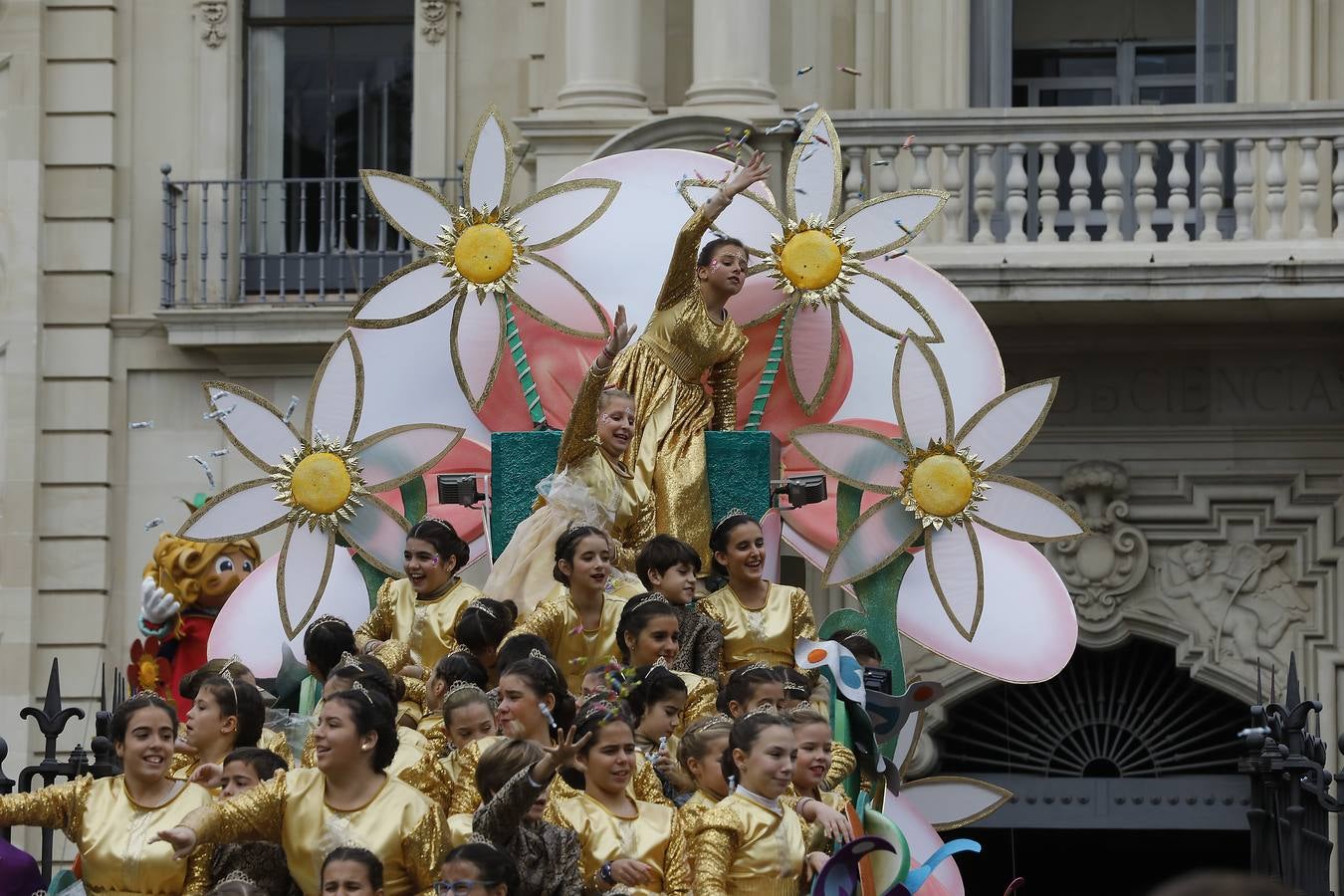 Fotogalería: Ilusión y caramelos en Sevilla
