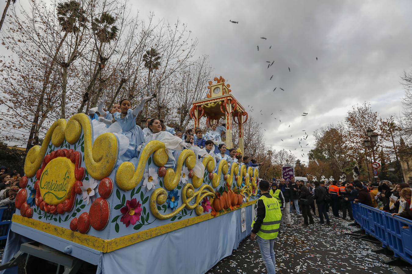 Fotogalería: Ilusión y caramelos en Sevilla