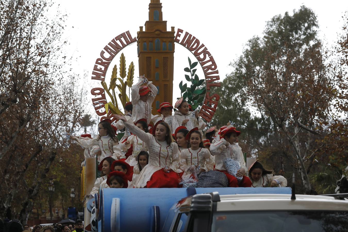 Fotogalería: Ilusión y caramelos en Sevilla