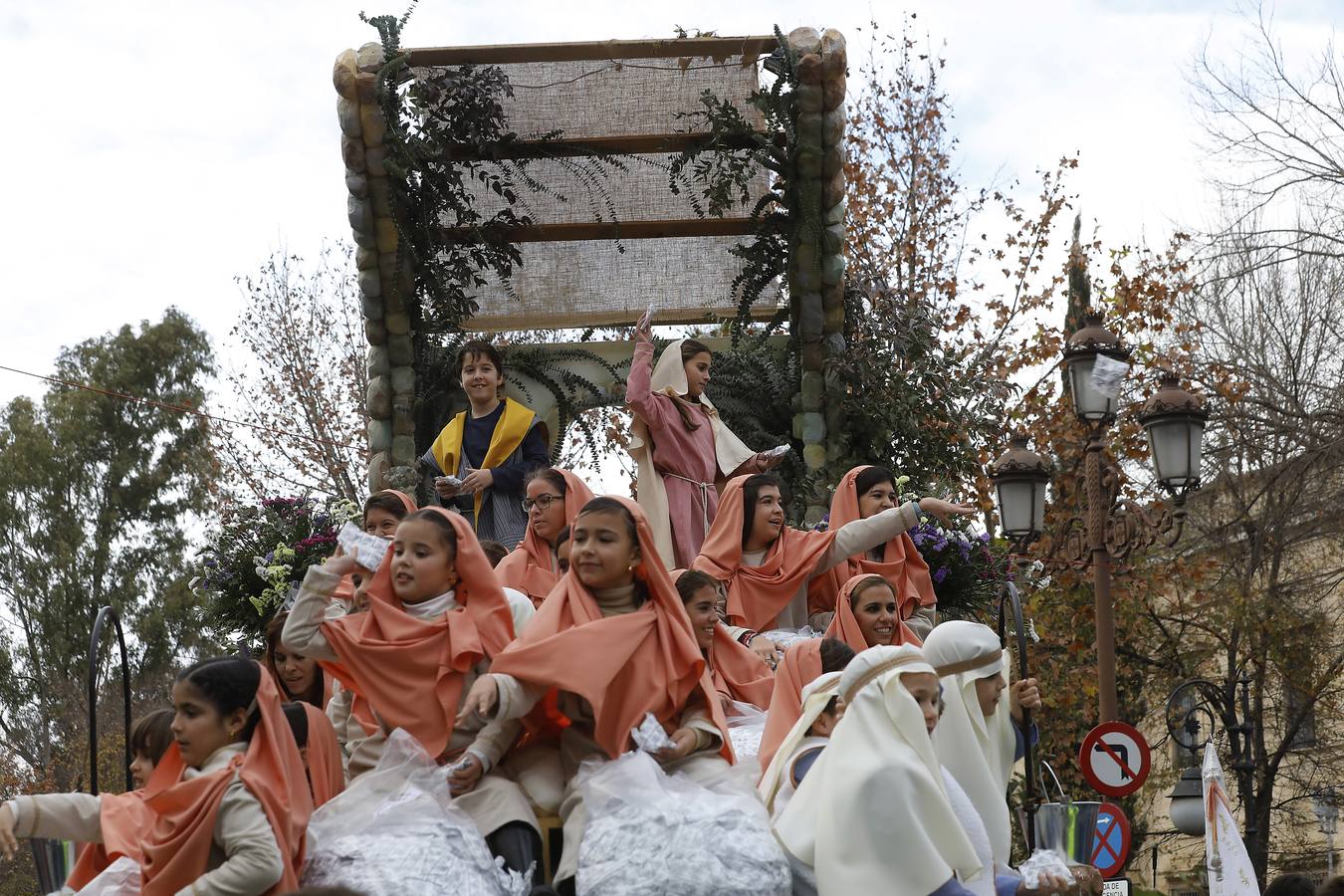 Fotogalería: Ilusión y caramelos en Sevilla
