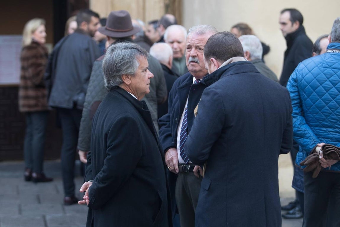 El funeral de Pepe el de El Caballo Rojo, en imágenes
