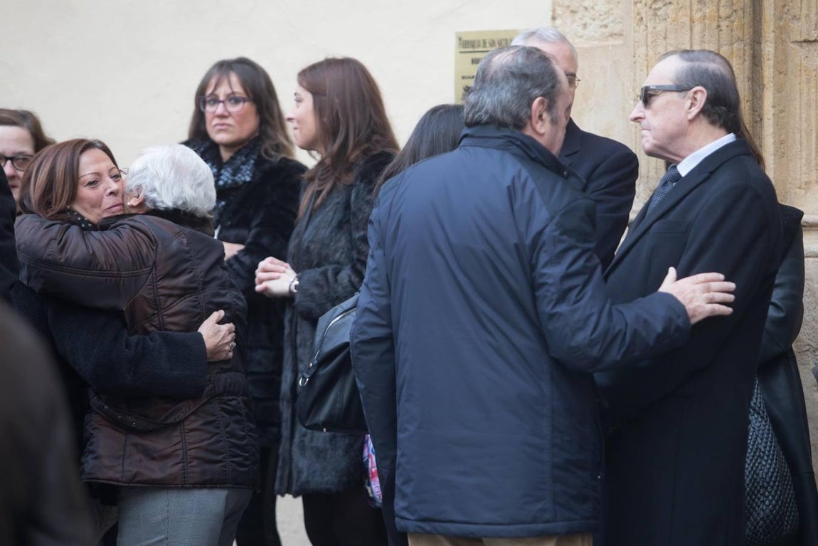 El funeral de Pepe el de El Caballo Rojo, en imágenes