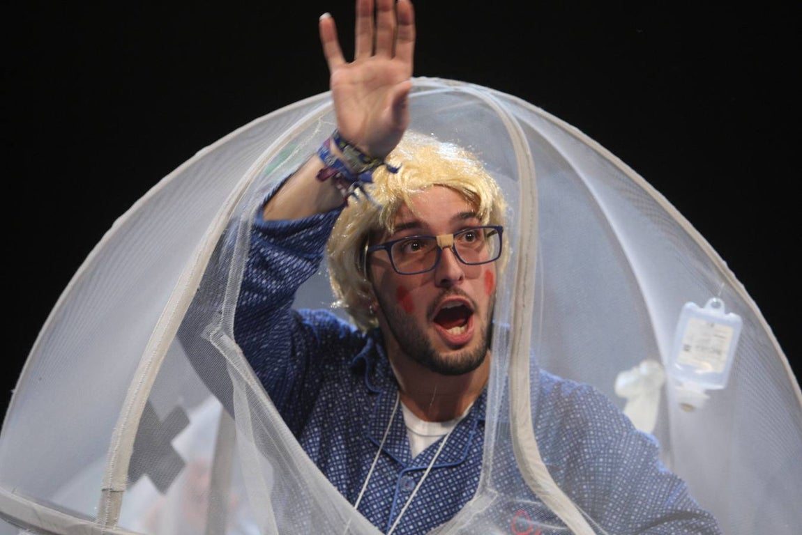 Carnaval de Cádiz: Así fue la actuación de la chirigota «Los que van a su bola»