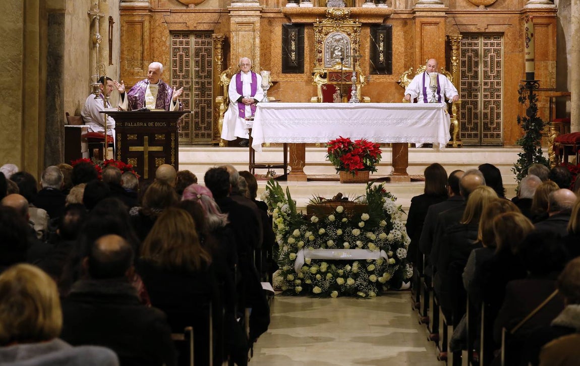 El funeral de Pablo García Baena en San Miguel, en imágenes