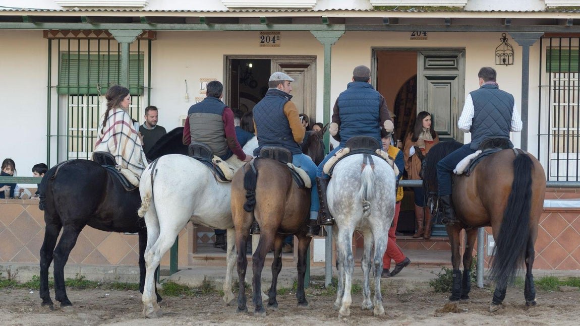 Sol, caballos y buen ambiente en El Rocío