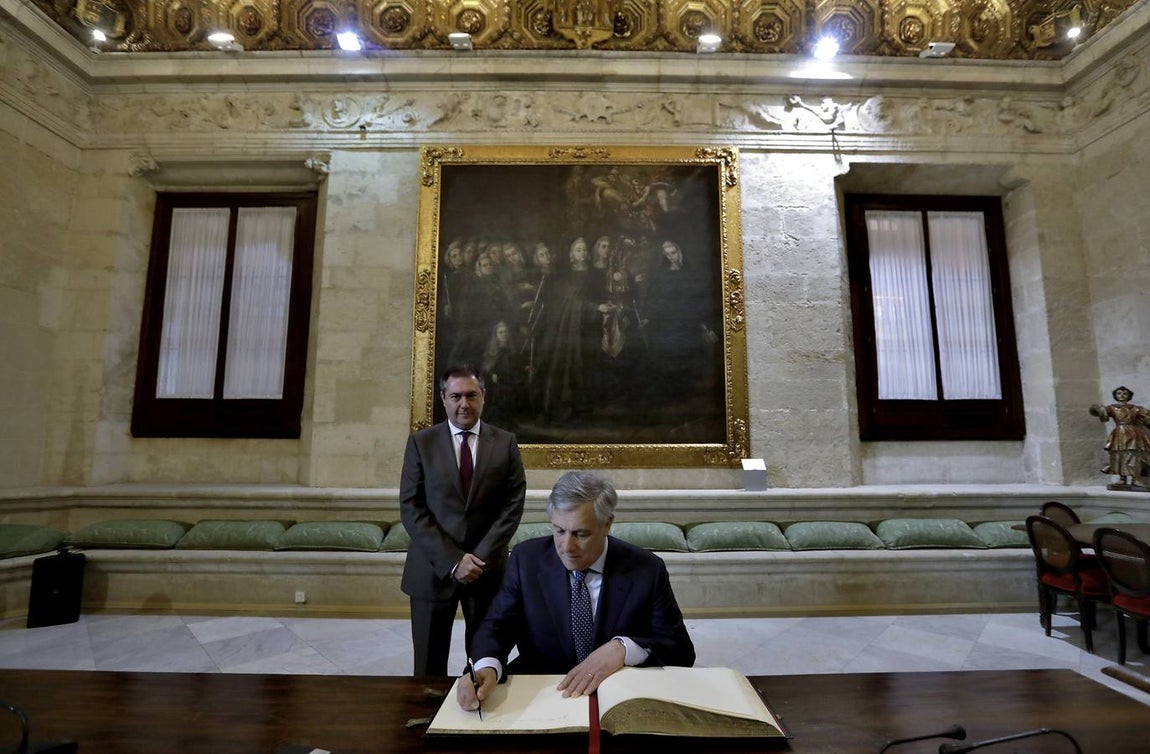 Entrega del premio Jiménez-Becerril a Antonio Tajani