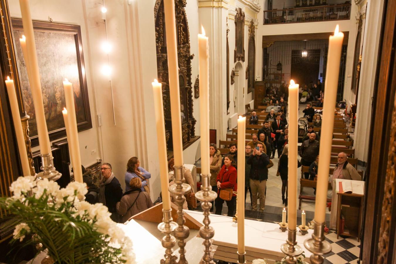 En imágenes, los niños bajo el manto de la Virgen de los Dolores