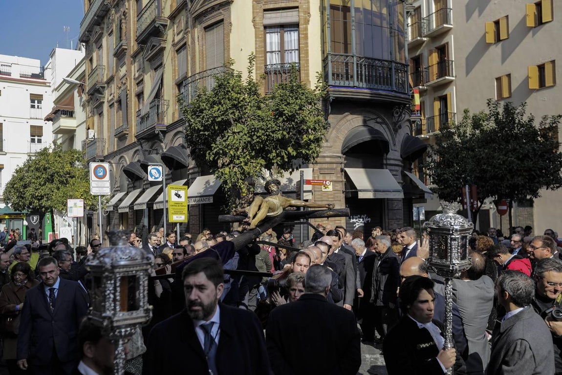 El Vía Crucis del Cristo de la Salud de La Carretería, en imágenes