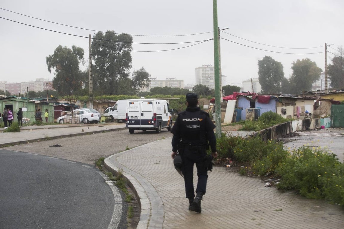 La redada policial en el vacie, Torreblanca y Polígono Sur, en imágenes