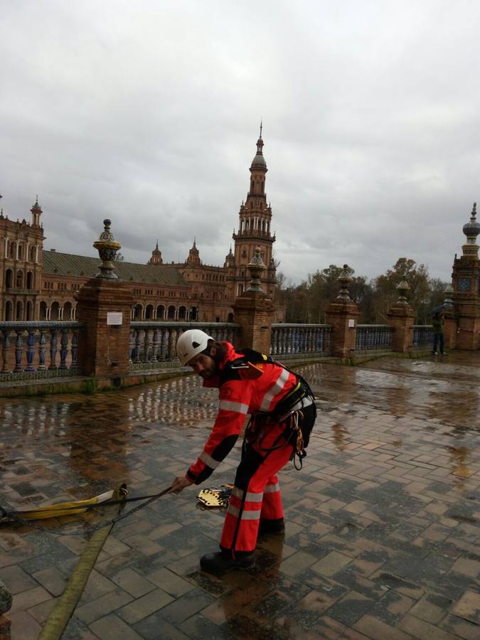 Así trabajan los Bomberos de Sevilla en un rescate