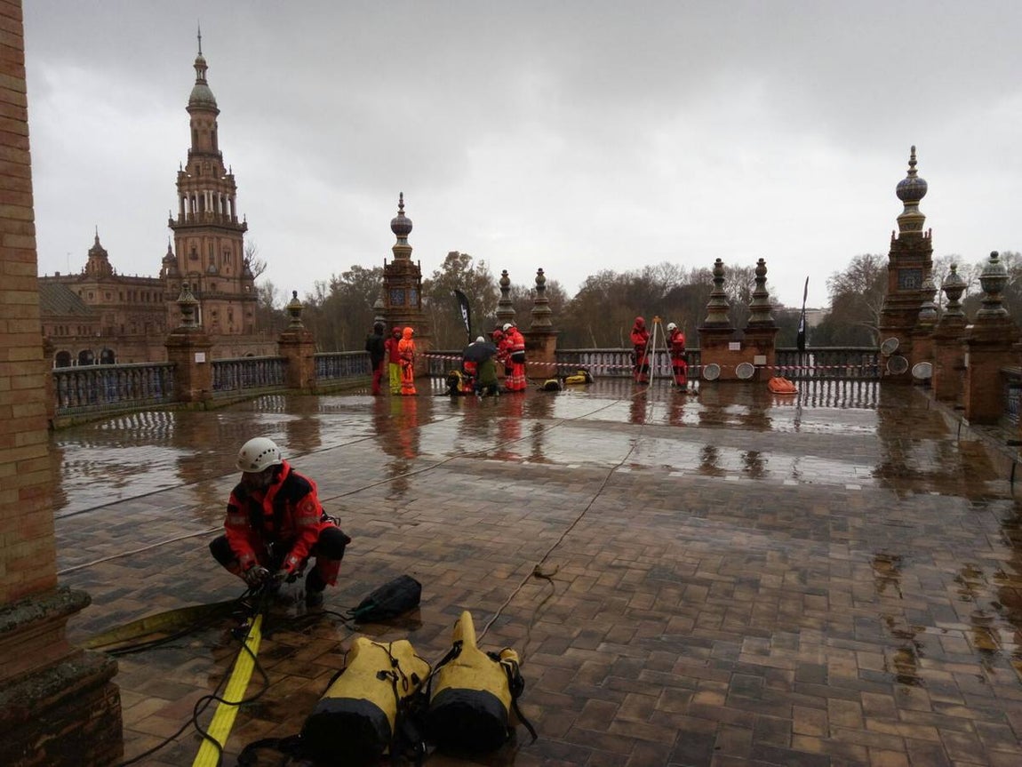 Así trabajan los Bomberos de Sevilla en un rescate
