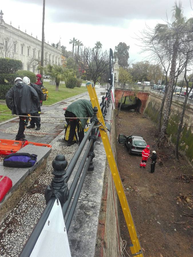 Así trabajan los Bomberos de Sevilla en un rescate