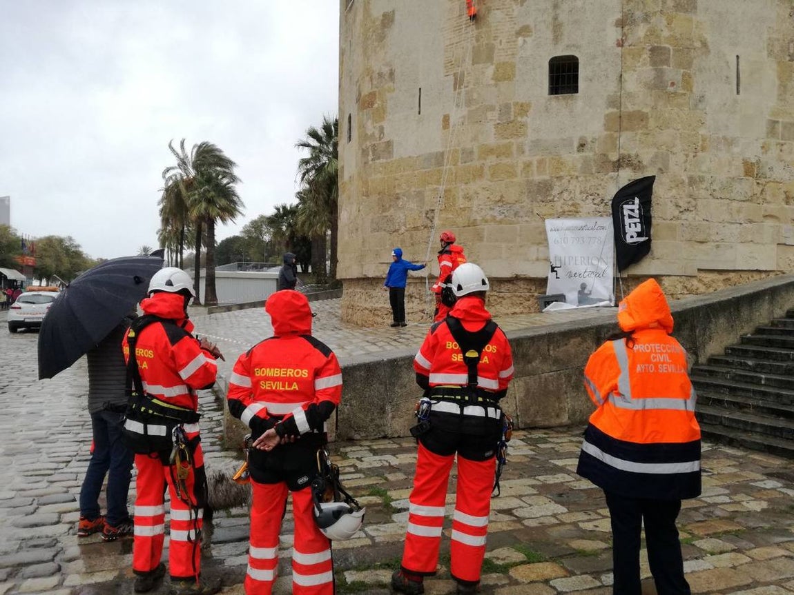 Así trabajan los Bomberos de Sevilla en un rescate