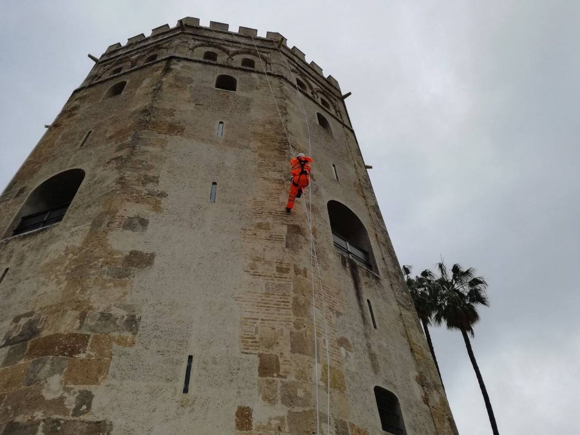 Así trabajan los Bomberos de Sevilla en un rescate