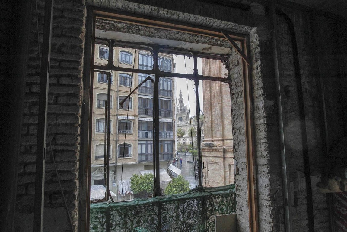 El proyecto original de reforma preveia recuperar el enrejado de las ventanas, así como sus ventanales de madera