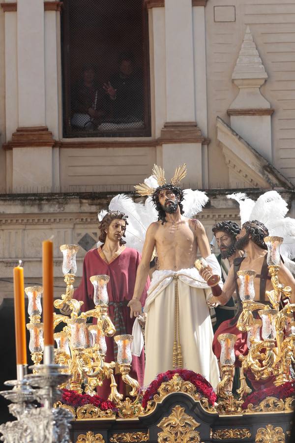 En fotos, la hermandad de Jesús Despojado desborda el Molviedro en la Semana Santa de Sevilla 2018