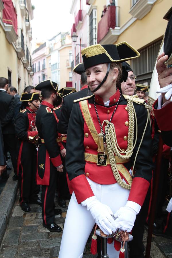En fotos, la hermandad de Jesús Despojado desborda el Molviedro en la Semana Santa de Sevilla 2018