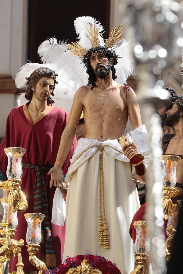 En fotos, la hermandad de Jesús Despojado desborda el Molviedro en la Semana Santa de Sevilla 2018
