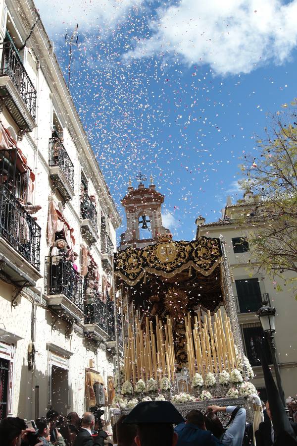 En fotos, la hermandad de Jesús Despojado desborda el Molviedro en la Semana Santa de Sevilla 2018