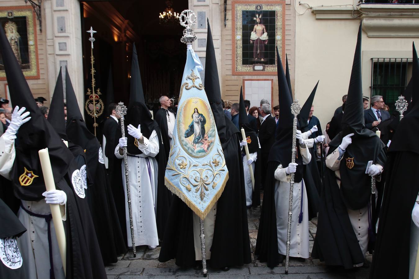 En fotos, la hermandad de Jesús Despojado desborda el Molviedro en la Semana Santa de Sevilla 2018