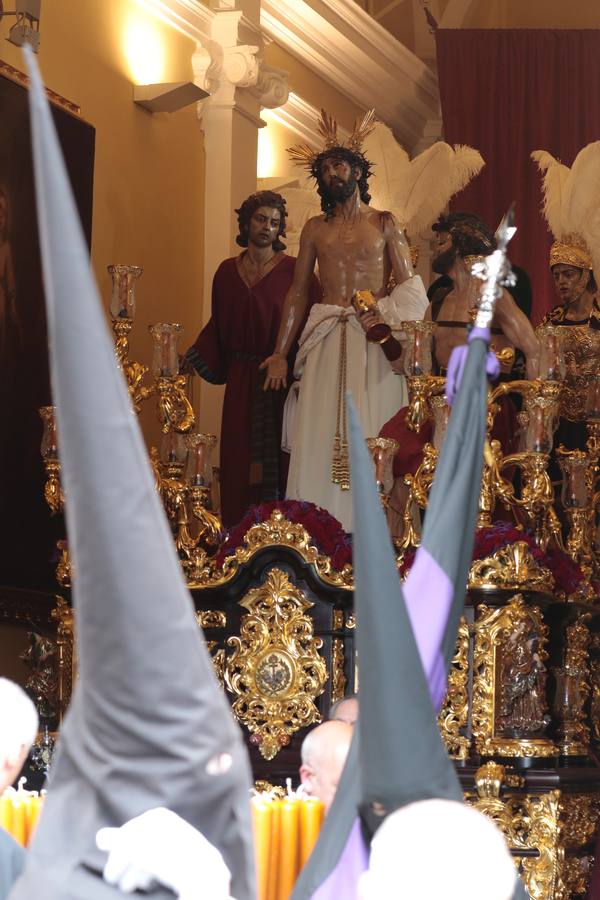En fotos, la hermandad de Jesús Despojado desborda el Molviedro en la Semana Santa de Sevilla 2018