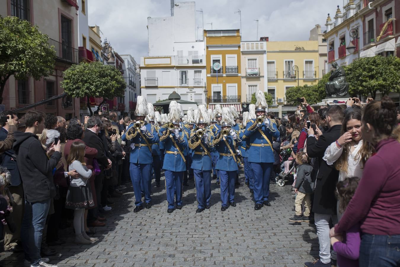 En fotos, La Borriquita abre el Domingo de Ramos en la Semana Santa de Sevilla 2018