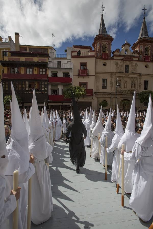 En fotos, La Borriquita abre el Domingo de Ramos en la Semana Santa de Sevilla 2018