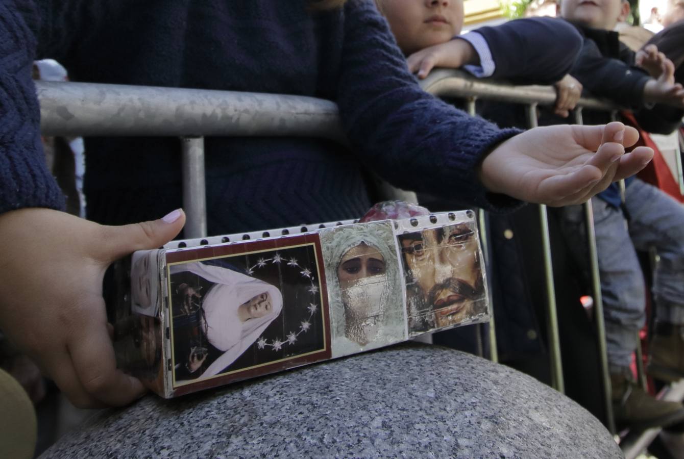 En fotos, el discurrir de la Hermandad de la Redención en el Lunes Santo de la Semana Santa Sevilla 2018