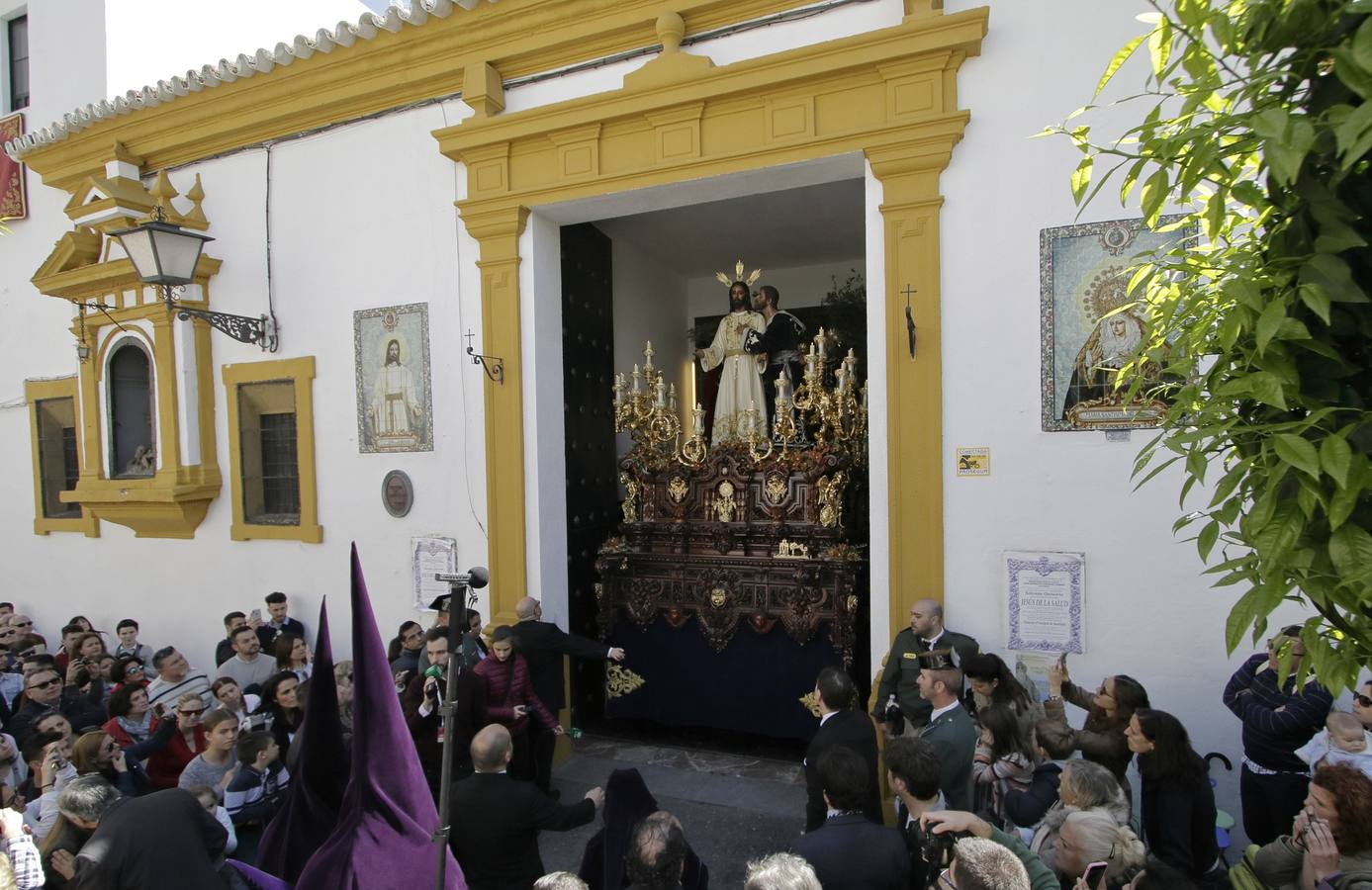 En fotos, el discurrir de la Hermandad de la Redención en el Lunes Santo de la Semana Santa Sevilla 2018