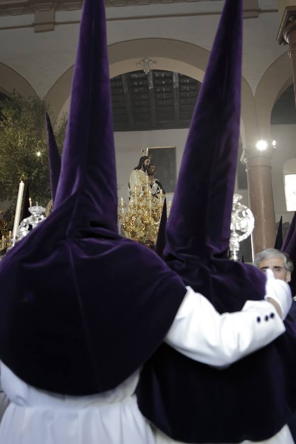 En fotos, el discurrir de la Hermandad de la Redención en el Lunes Santo de la Semana Santa Sevilla 2018