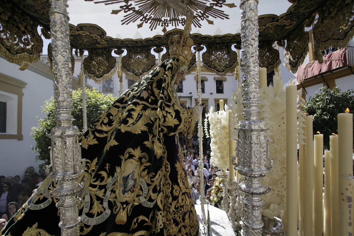 En fotos, el discurrir de la Hermandad de la Redención en el Lunes Santo de la Semana Santa Sevilla 2018