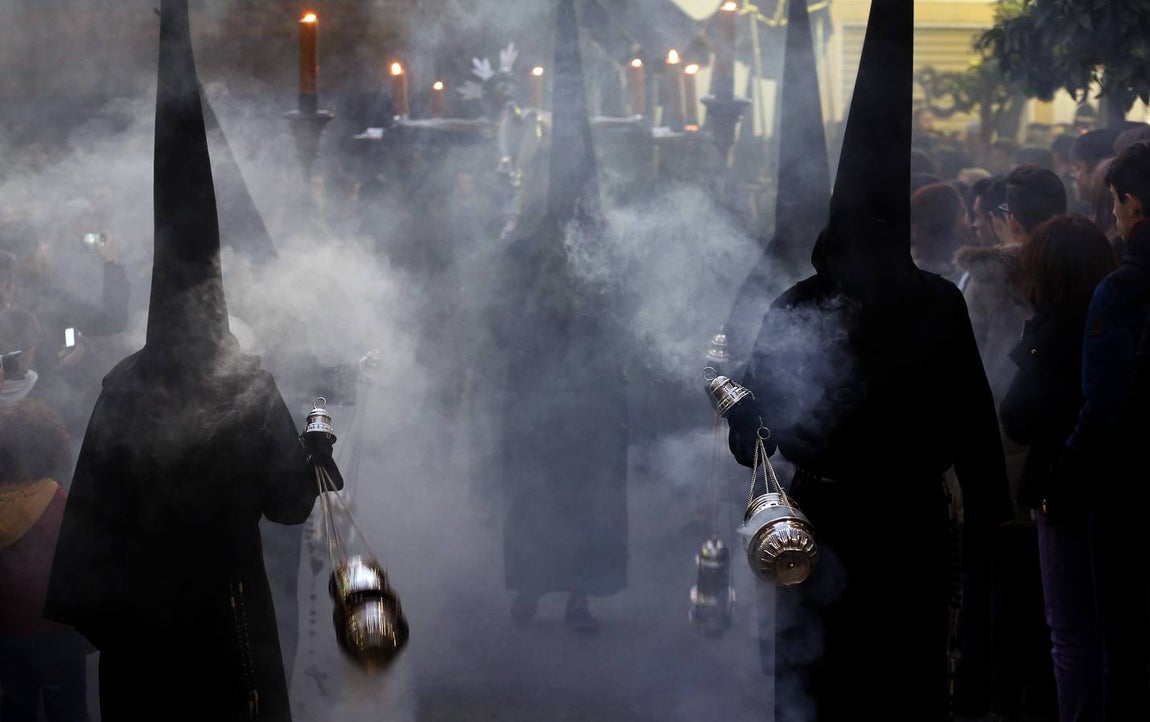 En fotos, el recogimiento del Via Crucis por las calles de Córdoba