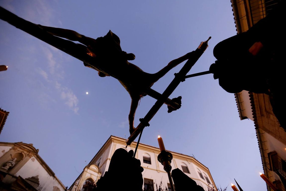 En fotos, el recogimiento del Via Crucis por las calles de Córdoba