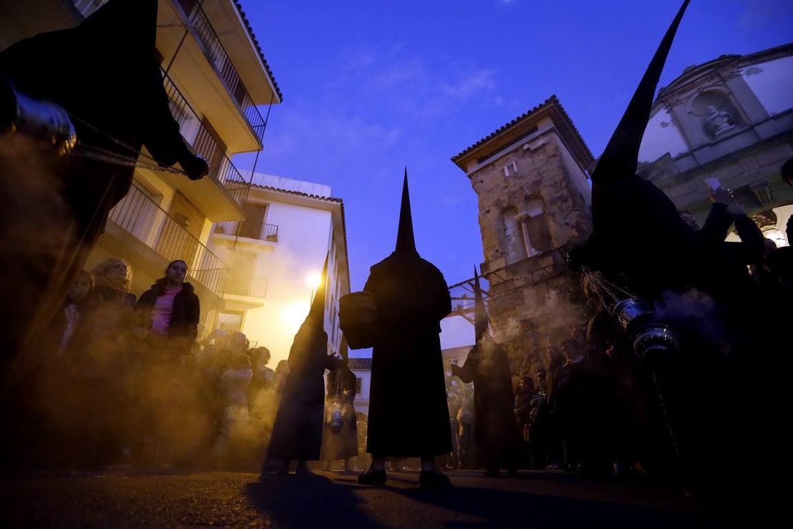 En fotos, el recogimiento del Via Crucis por las calles de Córdoba