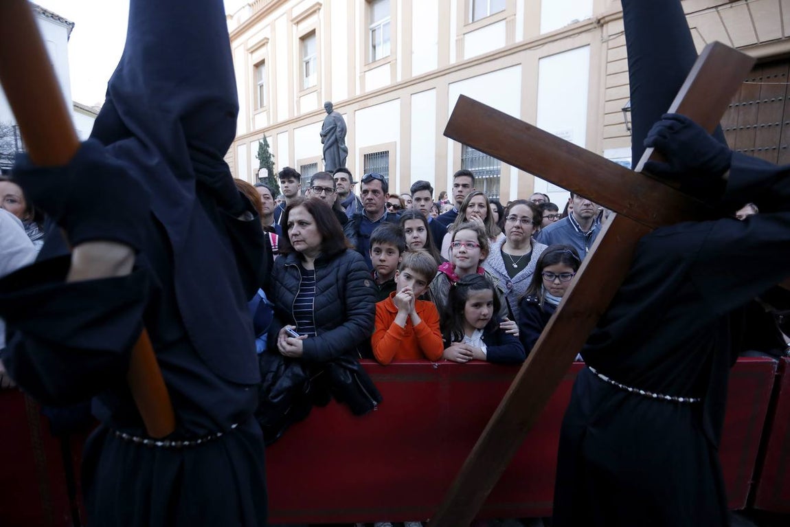 En fotos, el recogimiento del Via Crucis por las calles de Córdoba