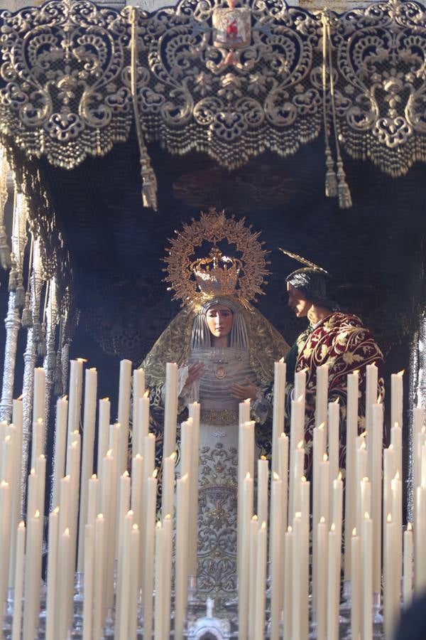 El Dulce Nombre al sol de Martes Santo en la Semana Santa de Sevilla 2018, en fotos