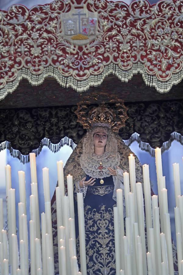En fotos, el Cristo de Burgos en la Semana Santa de Sevilla 2018