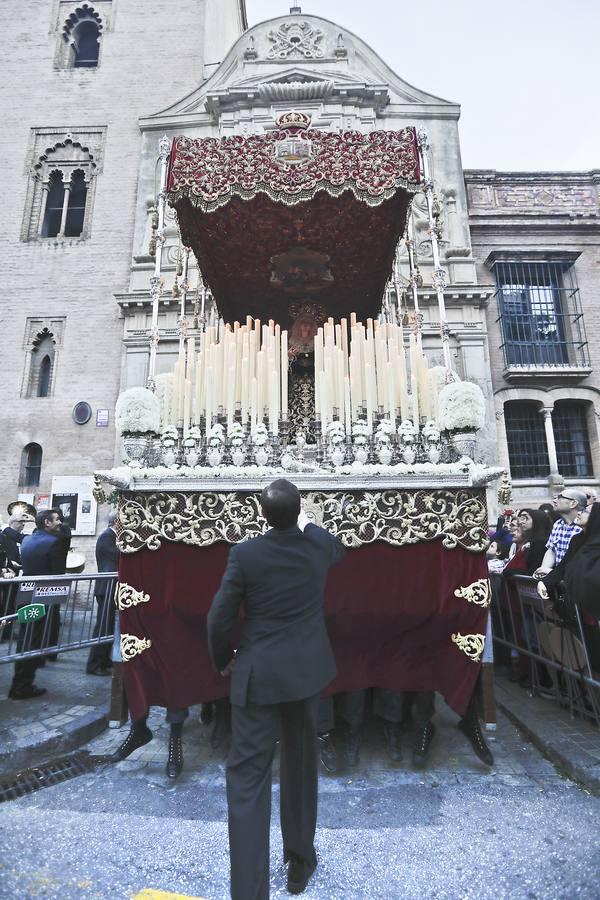 En fotos, el Cristo de Burgos en la Semana Santa de Sevilla 2018