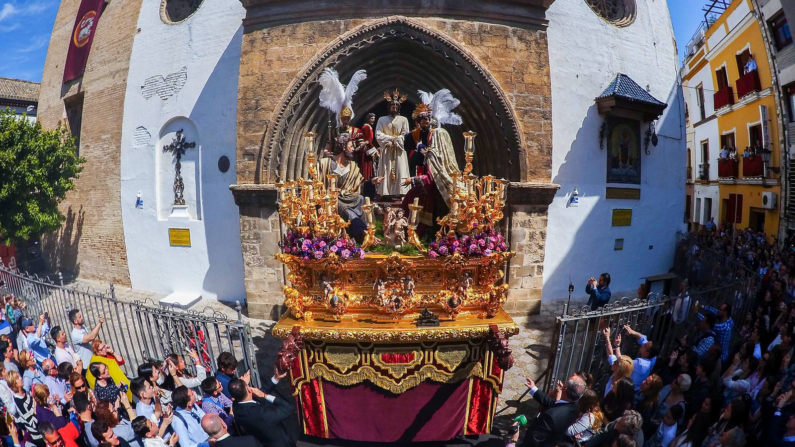 En fotos, El Carmen y su devoción marinera en la Semana Santa de Sevilla de 2018