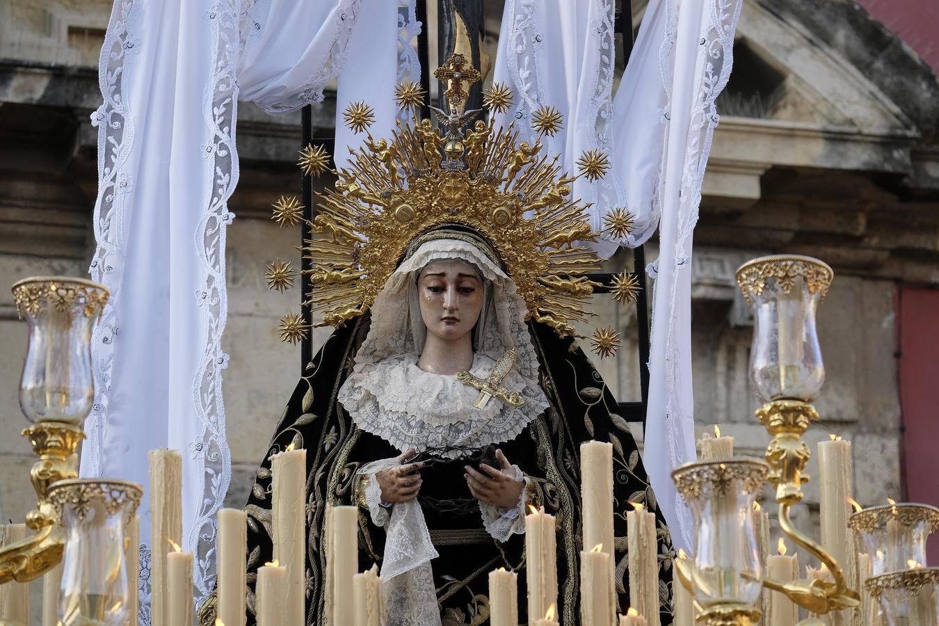 En fotos, la Soledad de San Lorenzo en la Semana Santa de Sevilla 2018