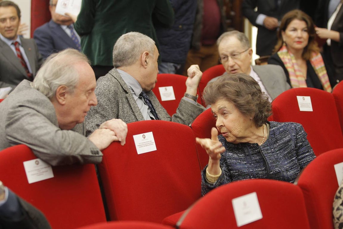 La entrega del Premio de Cultura a Curro Romero, en imágenes