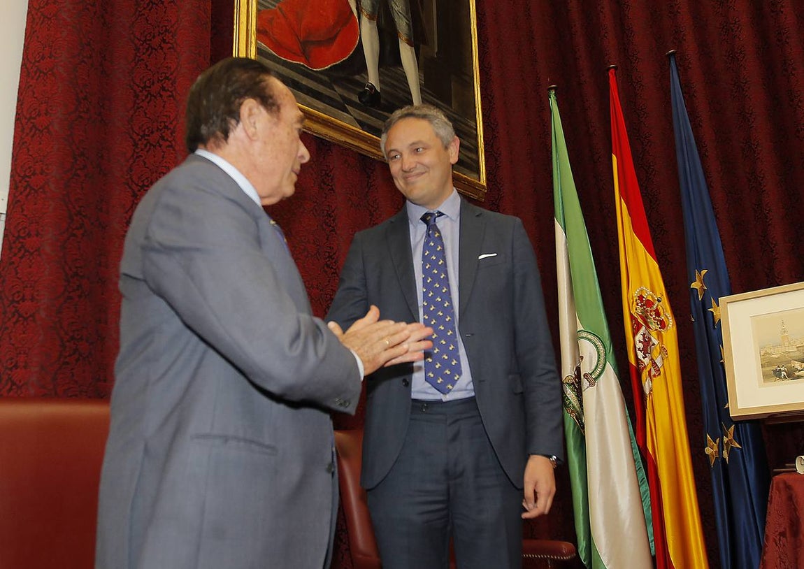 La entrega del Premio de Cultura a Curro Romero, en imágenes