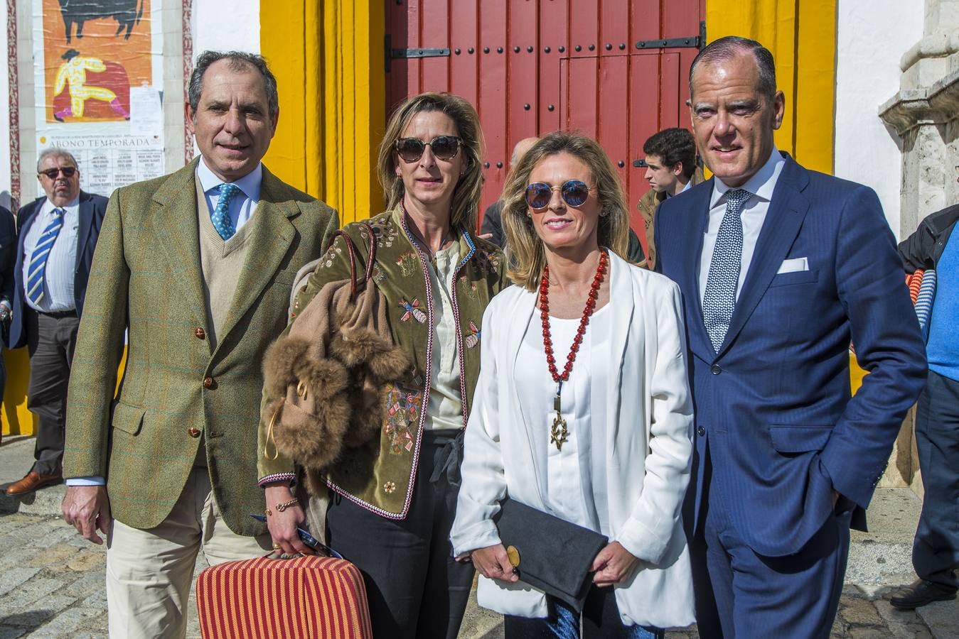 Rostros conocidos en la Puerta del Príncipe de la corrida de toros de este miércoles en Sevilla 2018
