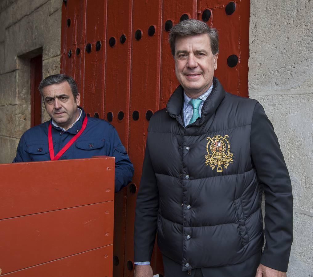 Rostros conocidos en la Puerta del Príncipe de la corrida de rejones de este domingo en Sevilla 2018