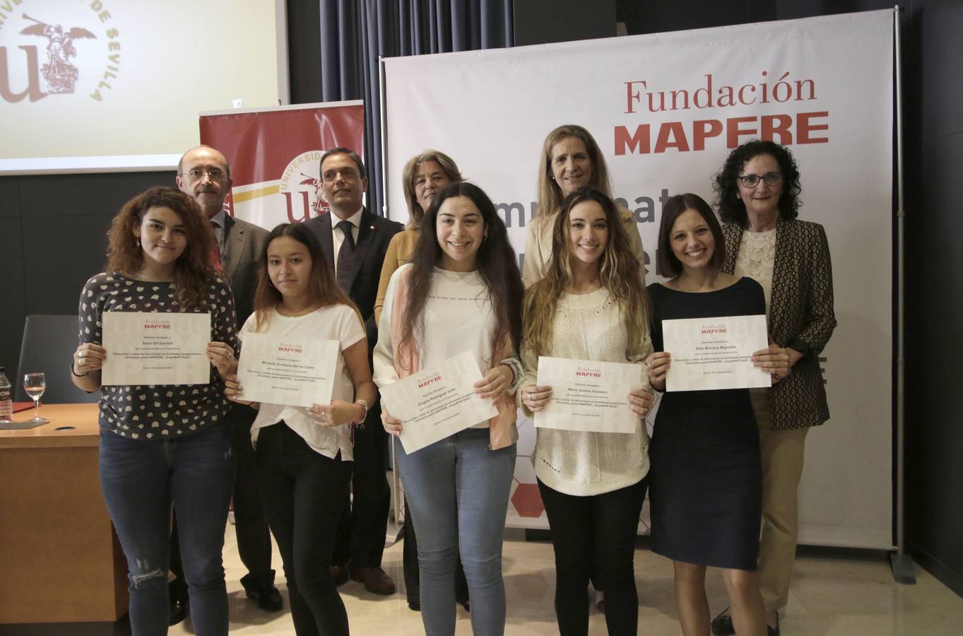 La Infanta Elena, en la entrega de premios del I Campeonato Interuniversitario de bugaMAP en Sevilla