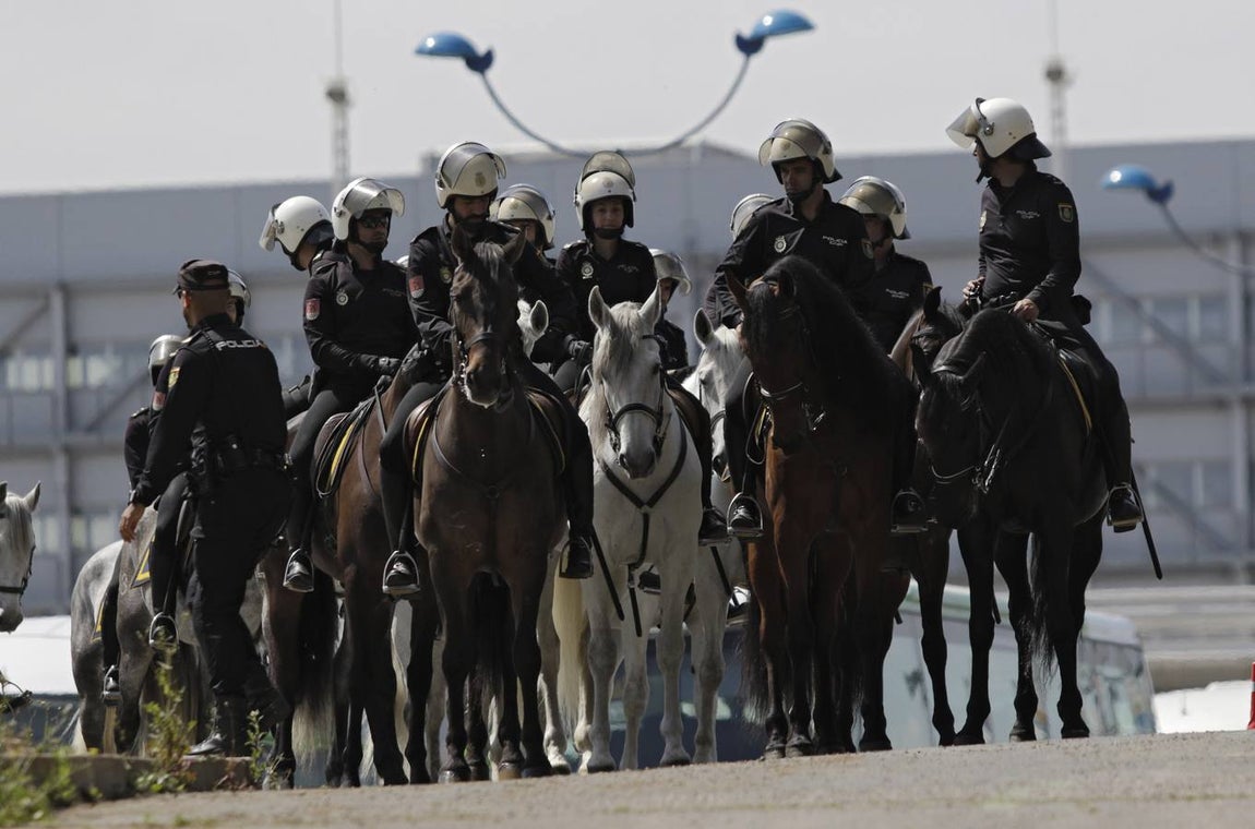 Espectacular exhibición de las unidades especiales de la Policía Nacional