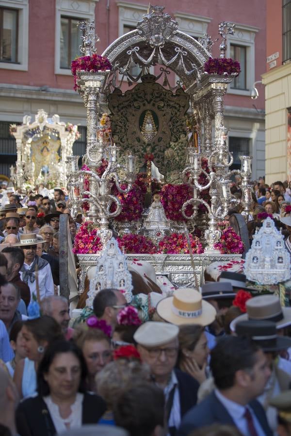 El Rocío 2018 en imágenes: salida de la Hermandad de Sevilla