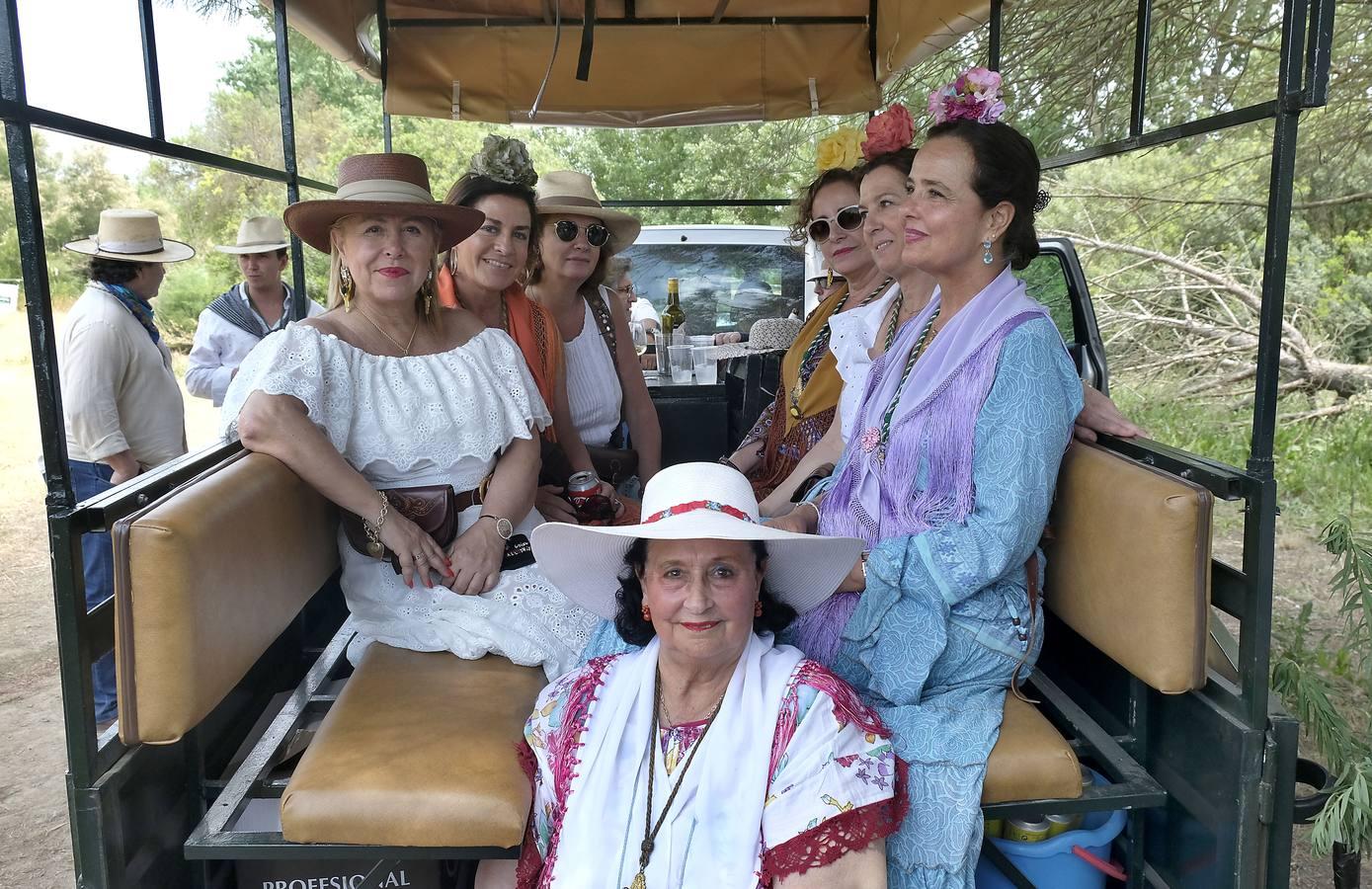 Ana ,viuda de Bovis, Eva Olivares, Concha Gamero, Inmaculada Velasco, Eulalia Romero, Cinta Vázquez y Ana Bovis